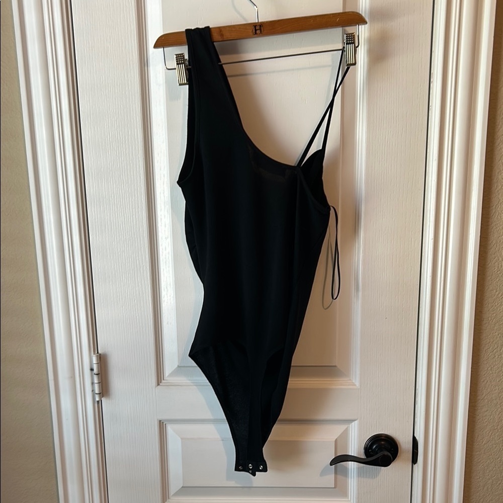 American Threads Black Asymmetrical Bodysuit Night Out Date Night Festival Event - Picture 3 of 5